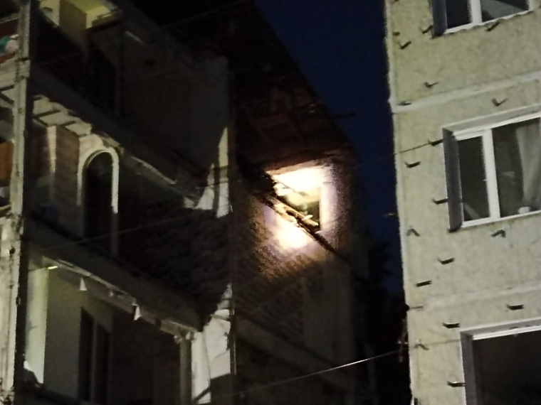 Фото дома по улице Мира 6а после обрушения части стены