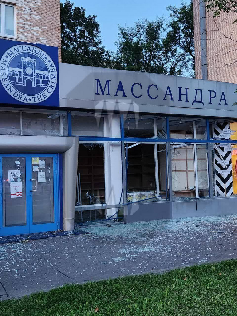 Повреждения домов в результате удара беспилотников по Москве