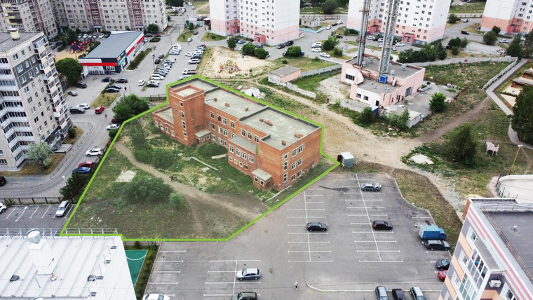 В 2021 году планы поменялись и недострой хотели отдать под отдел полиции, после объект перешел к ЧелГУ