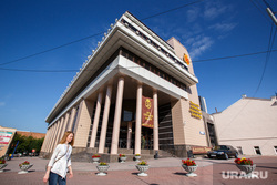 Линкольн возле УрФЮИ. Екатеринбург, урфюи, уральский финансово-юридический институт