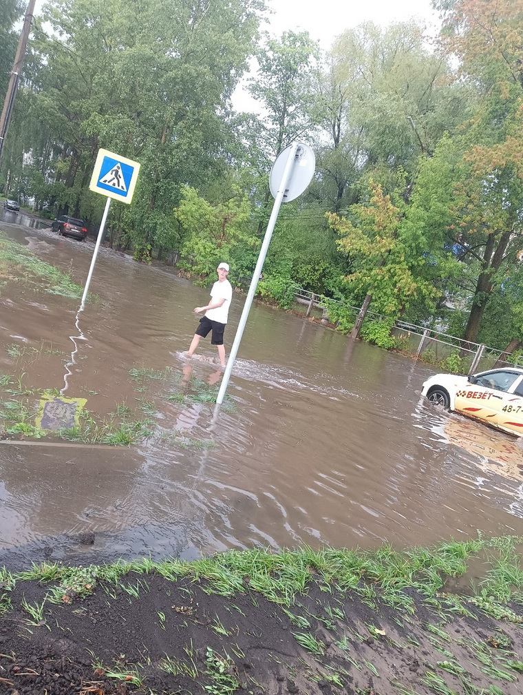 В Чайковском Пермского края вечером 24 июля улицы затопило дождем