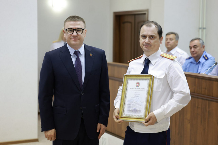 Глава региона лично вручил почетные грамоты и благодарности сотрудникам ведомства