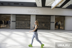 Открытие магазина одежды  MAAG   в ТЦ Планета. Пермь, торговый центр, покупатели, магазин одежды