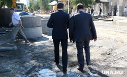 Осмотр ул Куйбышева. Курган, депутат, ремонт труб, грязь на дороге