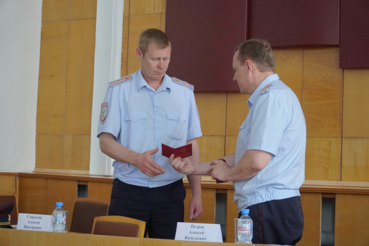 Нового руководителя отдела личному составу полиции и местным органам власти представил замначальника УМВД региона Алексей Петров