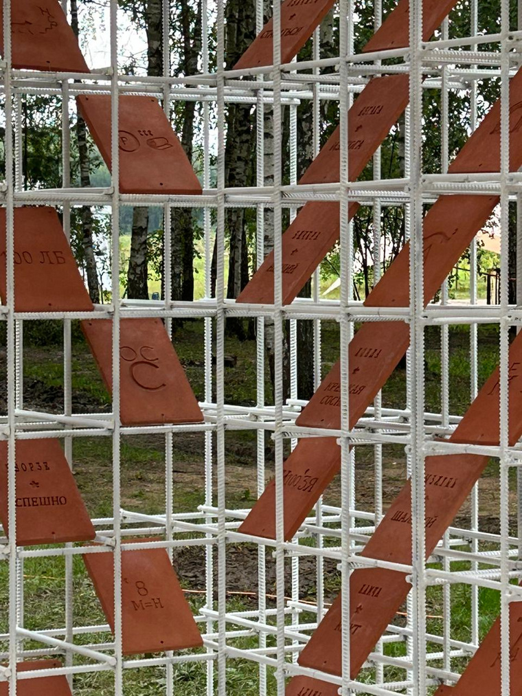 Глиняные таблички Умнохранилища с ребусами и шифрами