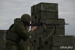 Мобилизованные резервисты на полигоне в Донецкой области. ДНР, армия, военные, солдаты, пулемет, оружие, стрельбище, война, пулеметчик, стрелки, военные сборы, пехота, бой, полигон, резервисты, мобилизованные, огневая подготовка, пехотинцы, боестолкновение