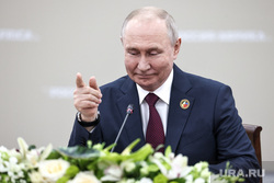 Встреча президента России Владимира Путина с президентом Уганды Йовери Мусевени. Санкт-Петербург, путин владимир