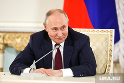 Президент России Владимир Путин на завершающей пресс-конференции по итогам форума "Россия-Африка". Санкт-Петербург, путин владимир