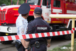 Пожар на ул. 1-ая Заводская, дом 20. Курган, лента ограждения, полиция, пожарная машина