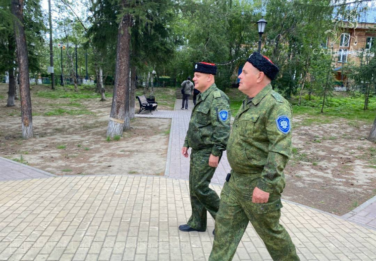Казаки патрулируют общественные места Салехарда