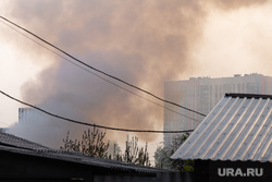 Пожар в частном доме на улице Татищева. Екатеринбург, дым, пожар, чп, город, частный сектор