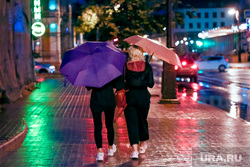 Ночной город. Тюмень, ночь, люди с зонтами, ночной город, дождь, дождь в городе