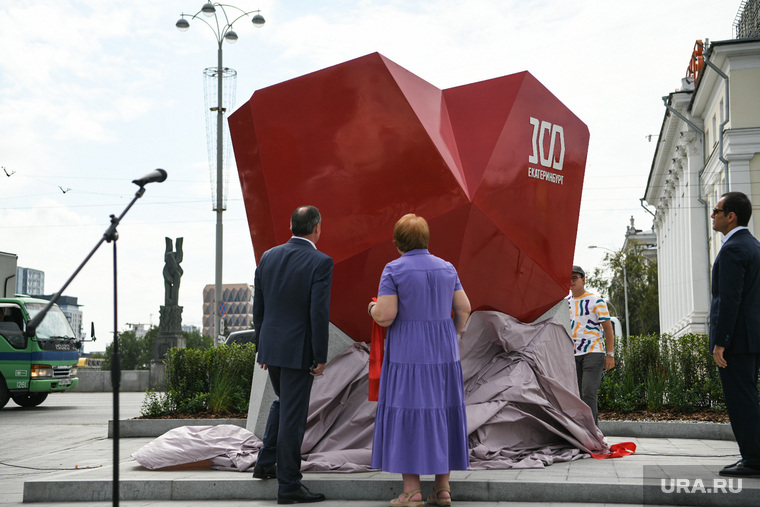 Появлению «Сердца» в центре города предшествовал аппаратный спор