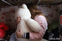 В Екатеринбурге нашли семью девочки, которую бросил на улице отец