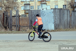 Повседневная жизнь, весна. Москва, ребенок, школьник, мальчик, велосипед