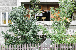 Взрыв в жилом доме на улице Индустрии, микрорайон Уралмаш. Екатеринбург, разбитое окно, разрушенная квартира