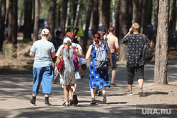 Водоросли на пляже Голубые озера. Курган , пляж, отдыхающие, голубые озера