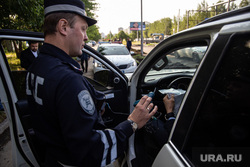 Снос автомойки на улице Таватуйской, 19. Екатеринбург, проверка документов, сотрудник дпс