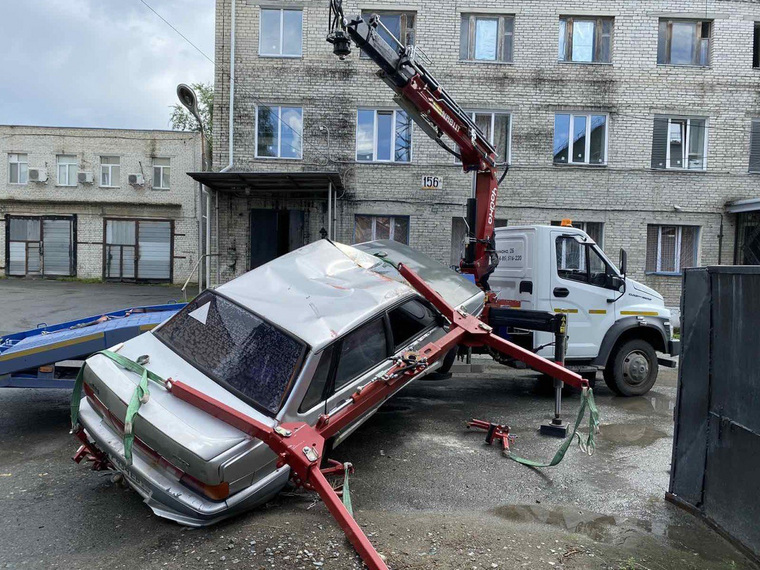 В Кургане от эвакуатора пострадало угнанное авто