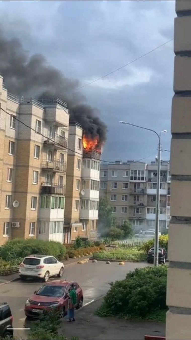 В поселке Шушары очевидцы сообщали о взрывах