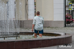 Разное. Курган, лето, жара, пьяный в фонтане