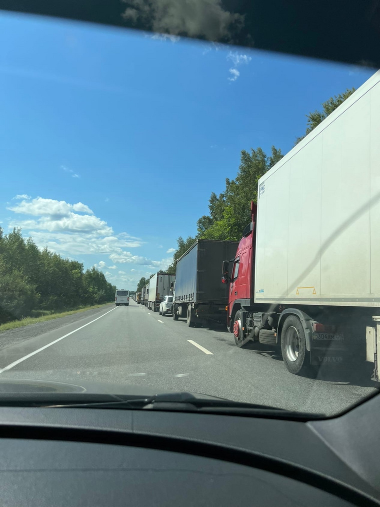 Автомобили встали в пробку