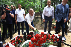 Могилу открыли накануне