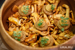 Презентация нового меню ресторана Monk - блюда с лисичками. Екатеринбург, лисички, грибы, еда