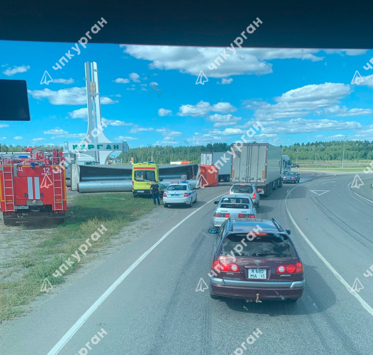 На шадринском кольце в Кургане 12 августа перевернулась фура