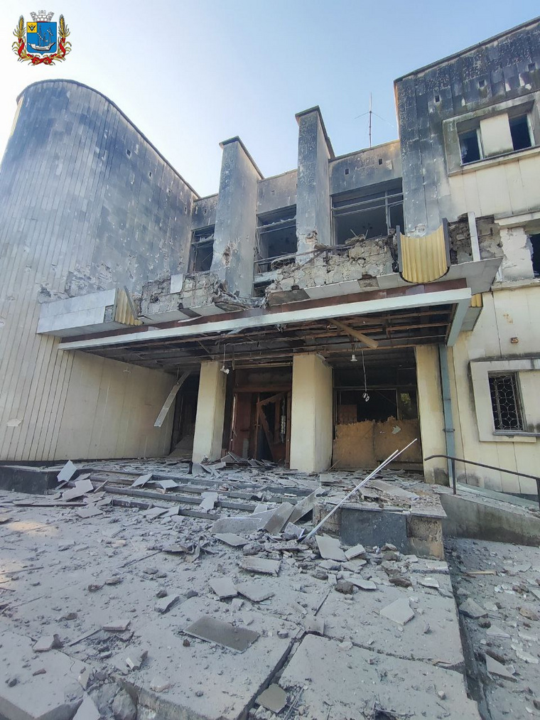 Кадры разрушенного штаба в городе Алешки 