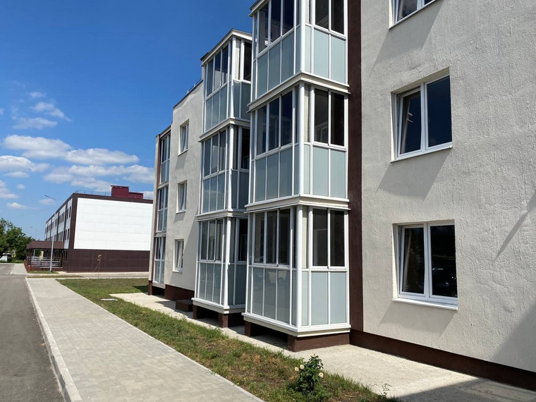 Вместо двух домов на два этажа в Волновахе построили одну трехэтажку