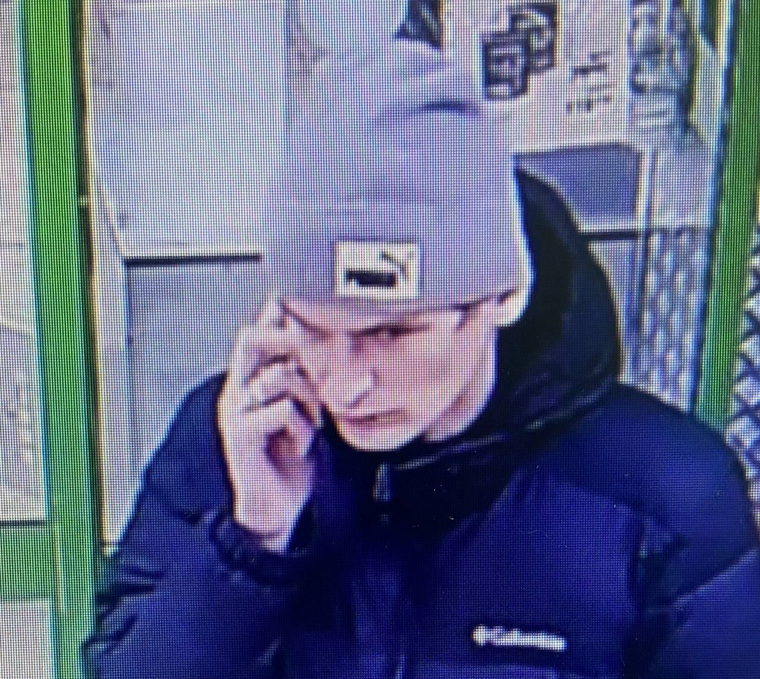 Молодого человека подозревают в похищении 20 кг орехов