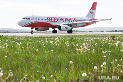 Самолёт Аэрофлота в ливрее Добролета. Екатеринбург, авиакомпания red wings
