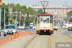 Городские зарисовки. Челябинск, рельсы, трамвайные пути, трамвай