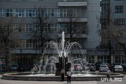 Виды города. Екатеринбург, площадь труда, фонтан каменный цветок