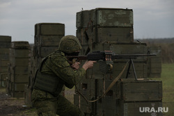 Мобилизованные резервисты на полигоне в Донецкой области. ДНР, армия, военные, солдаты, пулемет, оружие, стрельбище, война, пулеметчик, стрелки, военные сборы, пехота, бой, полигон, резервисты, мобилизованные, огневая подготовка, пехотинцы, боестолкновение