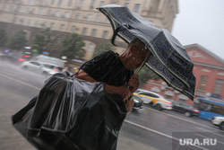 Виды Москвы. Москва , зонт, ливень, дождь, дождь в городе, мокрая одежда