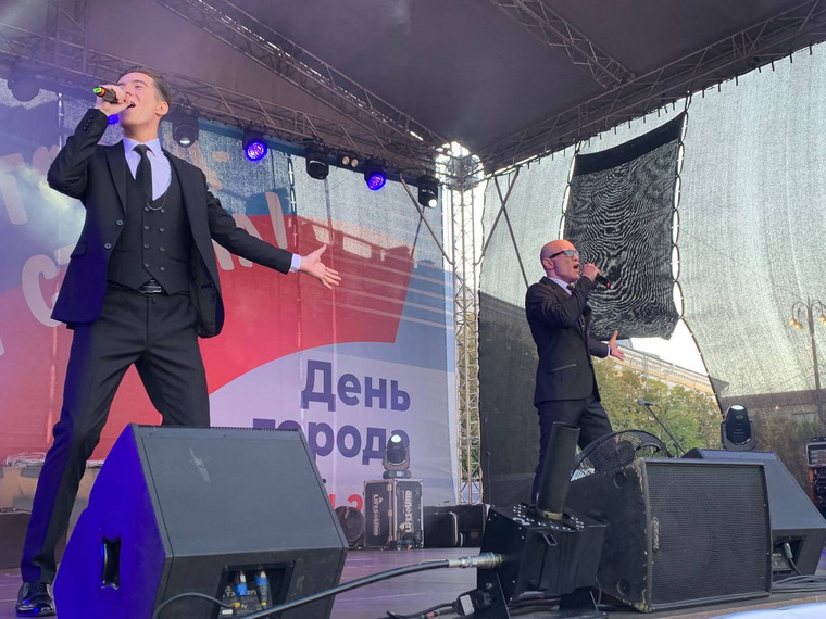Выступление вокального проекта «Status — Men» из Челябинска
