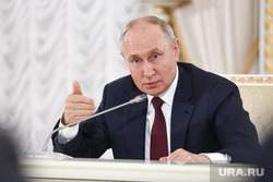 Президент России Владимир Путин на итоговой пресс-конференции саммита "Россия-Африка". Санкт-Петербург, путин владимир