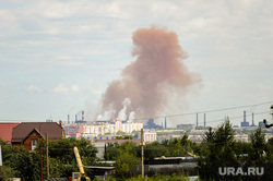 Над Челябинским меткомбинатом поднялся рыжий дым, горожане жалуются на неприятный запах. Фото, видео