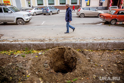 Сквер за Оперным театром. Екатеринбург, яма