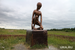Молебка. Пермь, село молебка, памятник инопланетянину