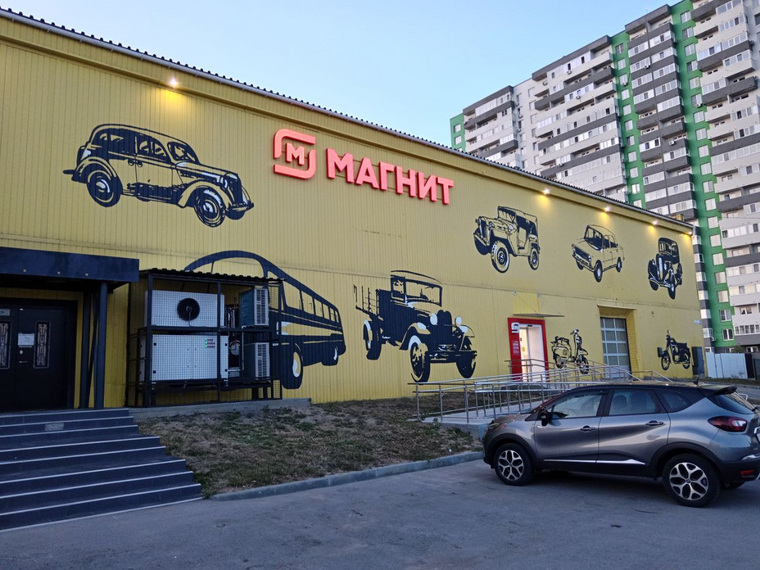 На месте тюменского музея ретро автомобилей появился продуктовый магазин сети «Магнит»
