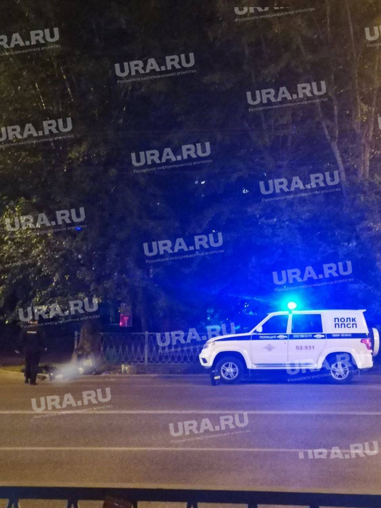 Тело мужчины на улице Белинского в Екатеринбурге