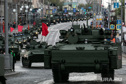Движение техники для репетиции Парада Победы 9 мая. Москва, военная техника на марше, курганец-25, колонна техники, бмп курганец