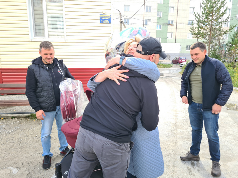 Надежда Гудкова поздравила бойца из Ноябрьска с рождением дочери
