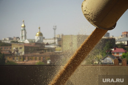 Погрузка зерна в Ростовском порту. Ростов на Дону, терминал, пшеница, зерно, погрузка, порт, судно