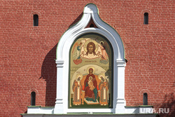 Освящение надвратной иконы на Спасской башне Кремля патриархом Кириллом. Москва