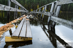 Мост через реку Сысерть. Свердловская область, поселок Луч, разрушенный мост, переправа через реку, старый мост, деревянный мост, аварийный мост, река сысерть